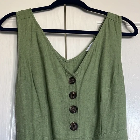 Linen Blend army green sleeveless V neck jumpsuit. - Picture 3 of 9